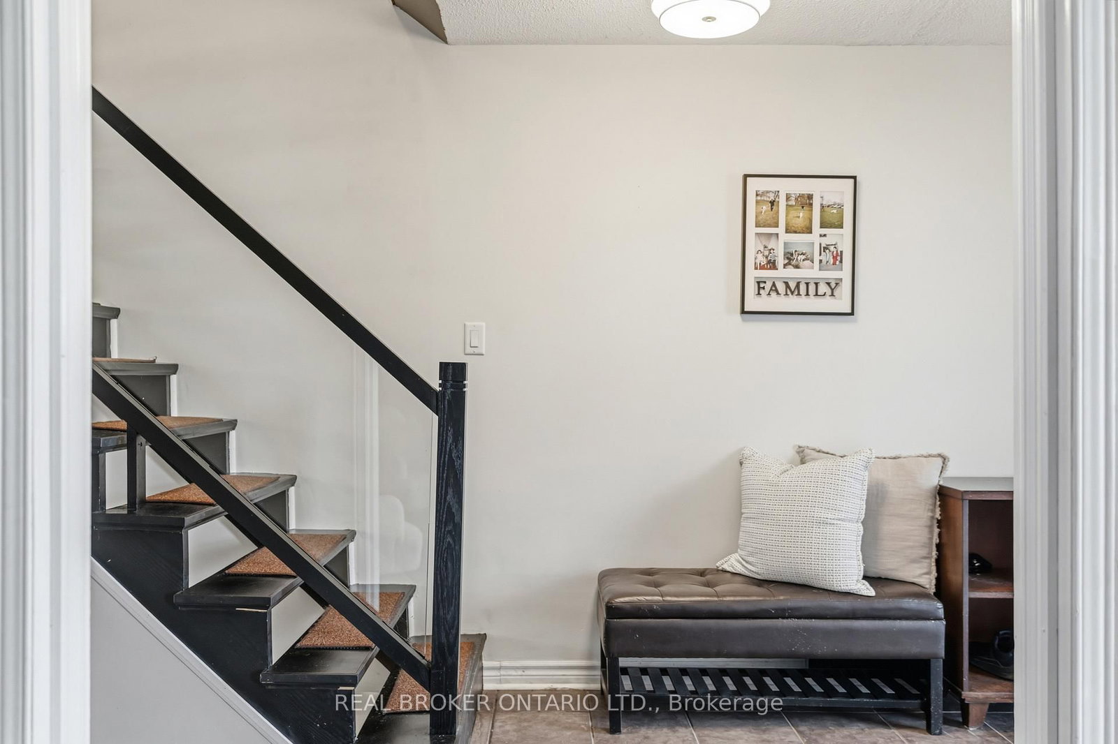 Detached House for sale at 18 Cotswold Court, Halton Hills, Ontario, L7G 5E5 - Georgetown - MLS: W12984736