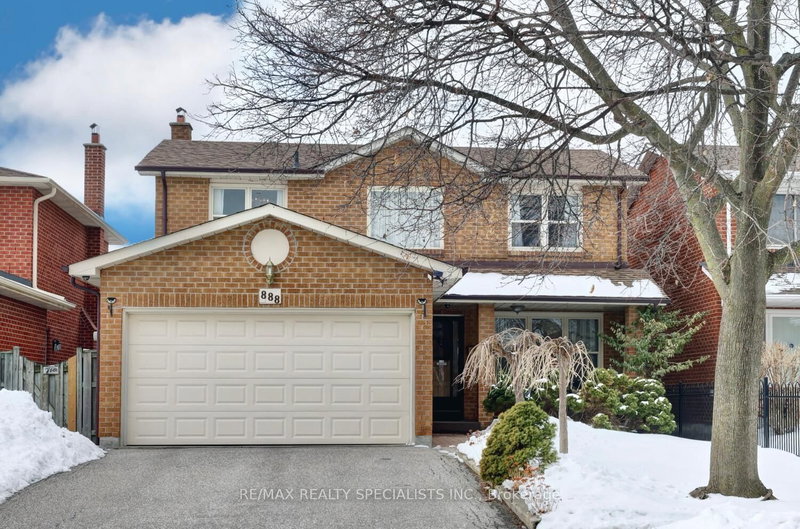 888 Messenger Meadow Dr, Mississauga, L5C 3T2 | Image 2