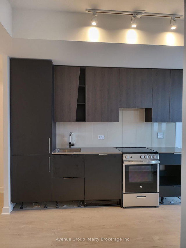 4702 - 3900 Confederation Parkway