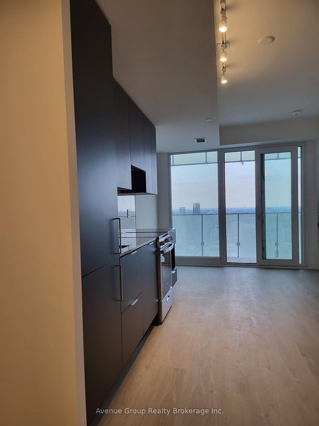 4702 - 3900 Confederation Parkway