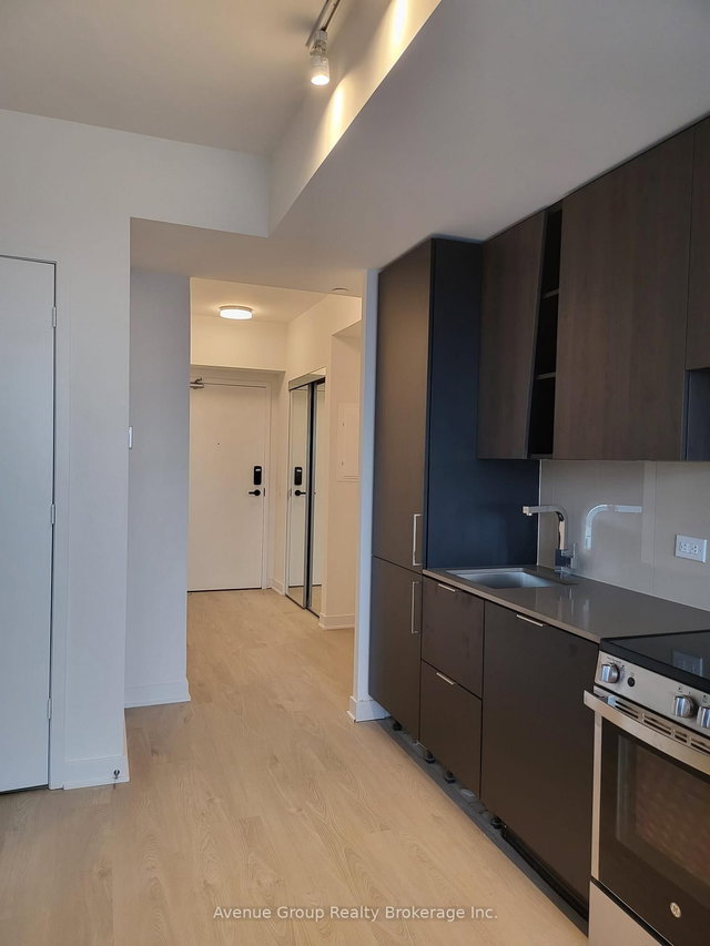 4702 - 3900 Confederation Parkway