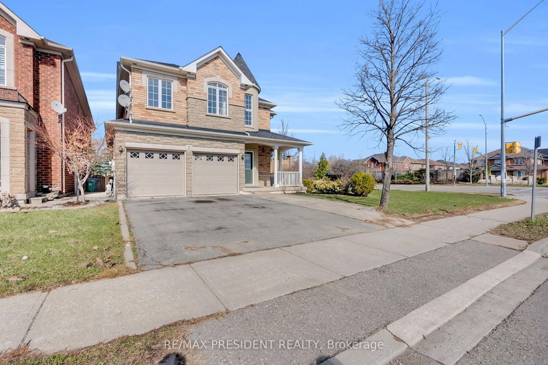 1 Crown Victoria Dr, Brampton, L7A 3A2 | Image 3