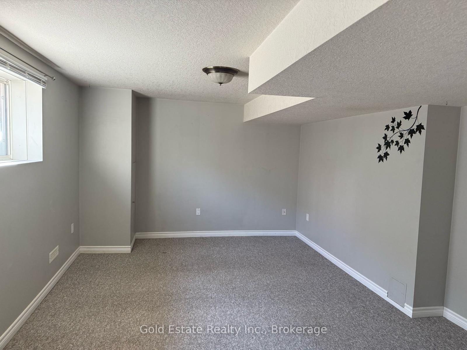1387 Marshall Crescent, Unit LOWER - Photo 10