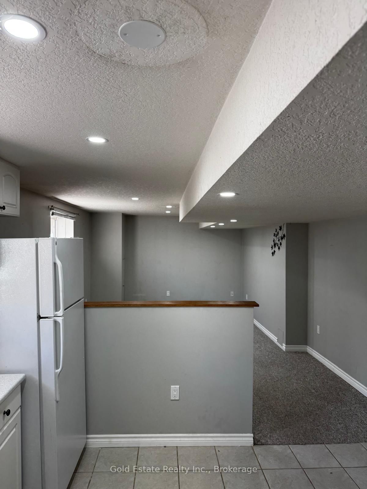 1387 Marshall Crescent, Unit LOWER - Photo 12