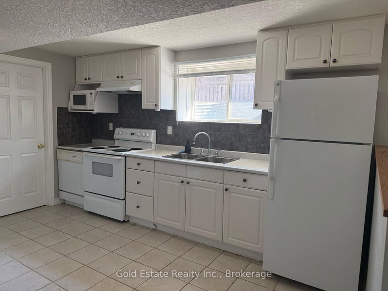 LOWER - 1387 Marshall Cres, Milton, L9T 6N4 | Image 2