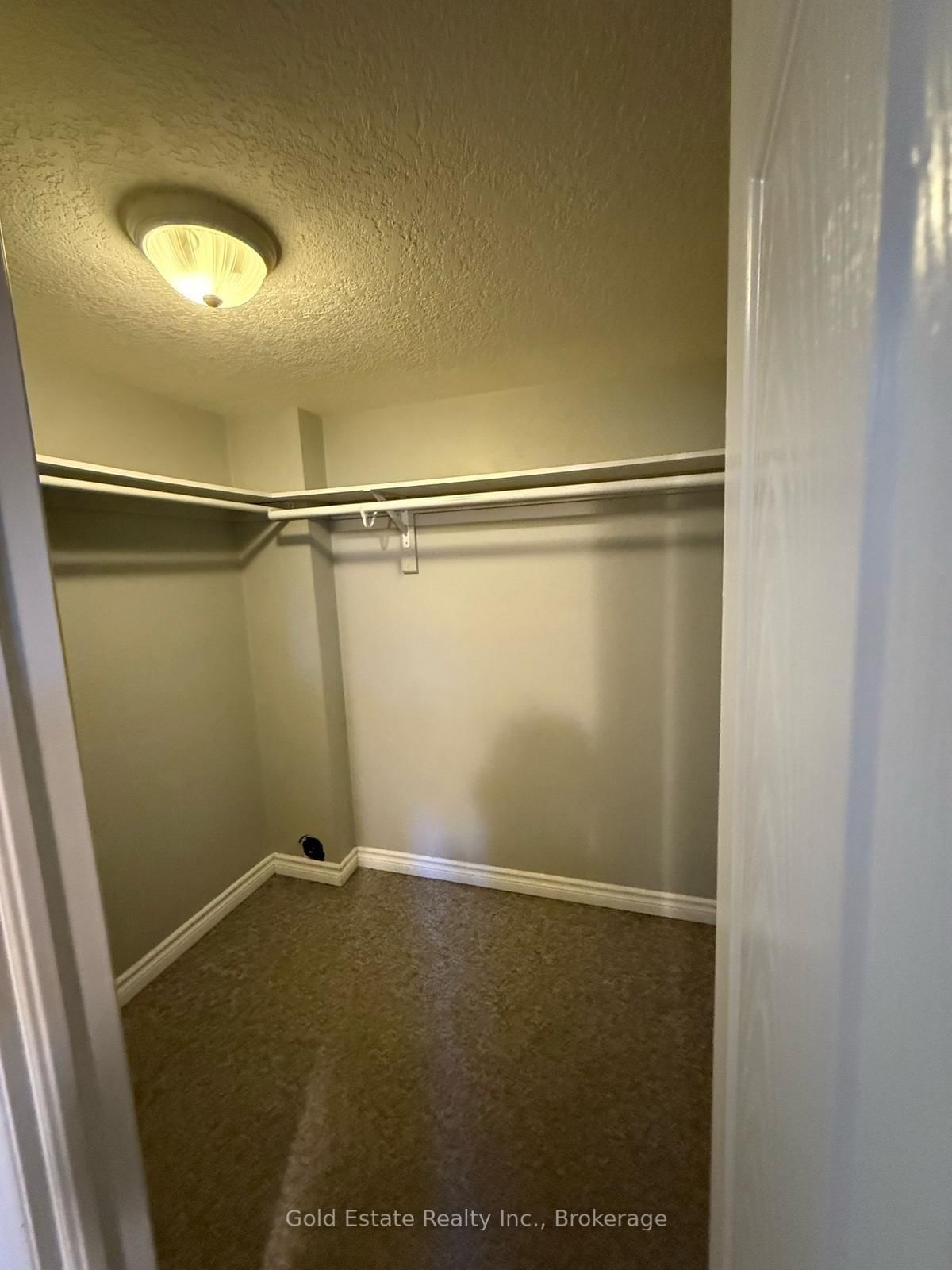 1387 Marshall Crescent, Unit LOWER - Photo 4