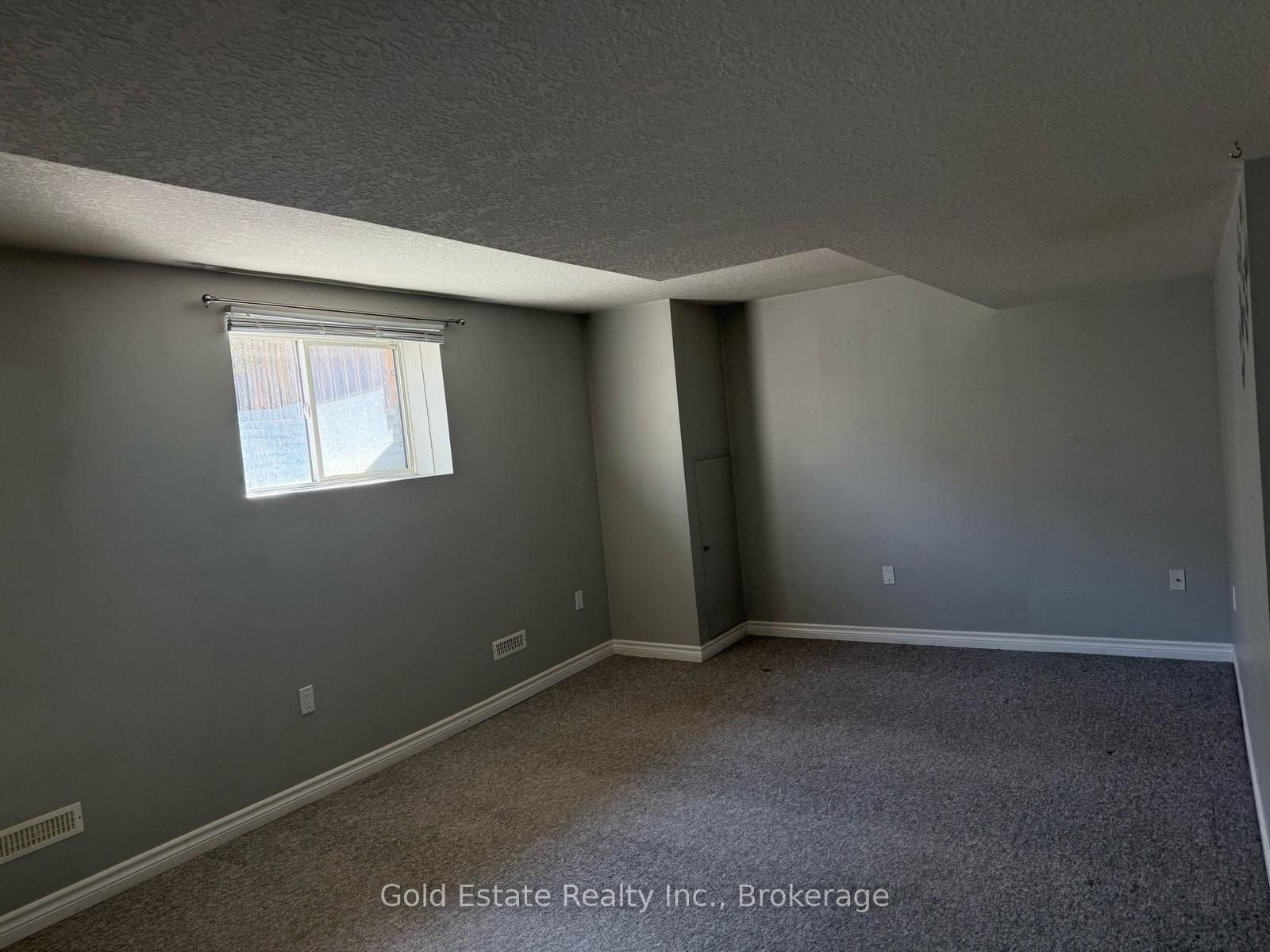 1387 Marshall Crescent, Unit LOWER - Photo 9