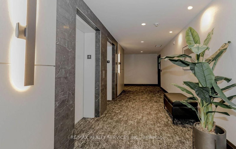 402 - 480 Gordon Krantz Ave, Milton, L9E 1Z4 | Image 2