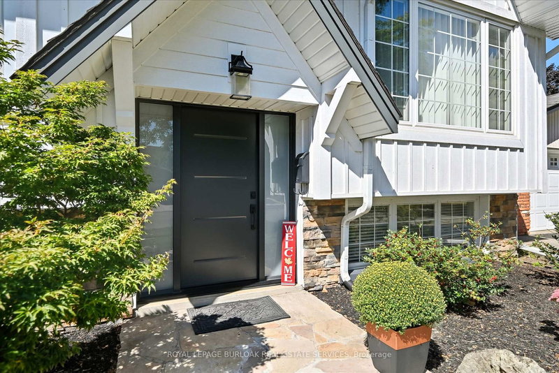 3299 Spruce Ave, Burlington, L7N 1J5 | Image 3