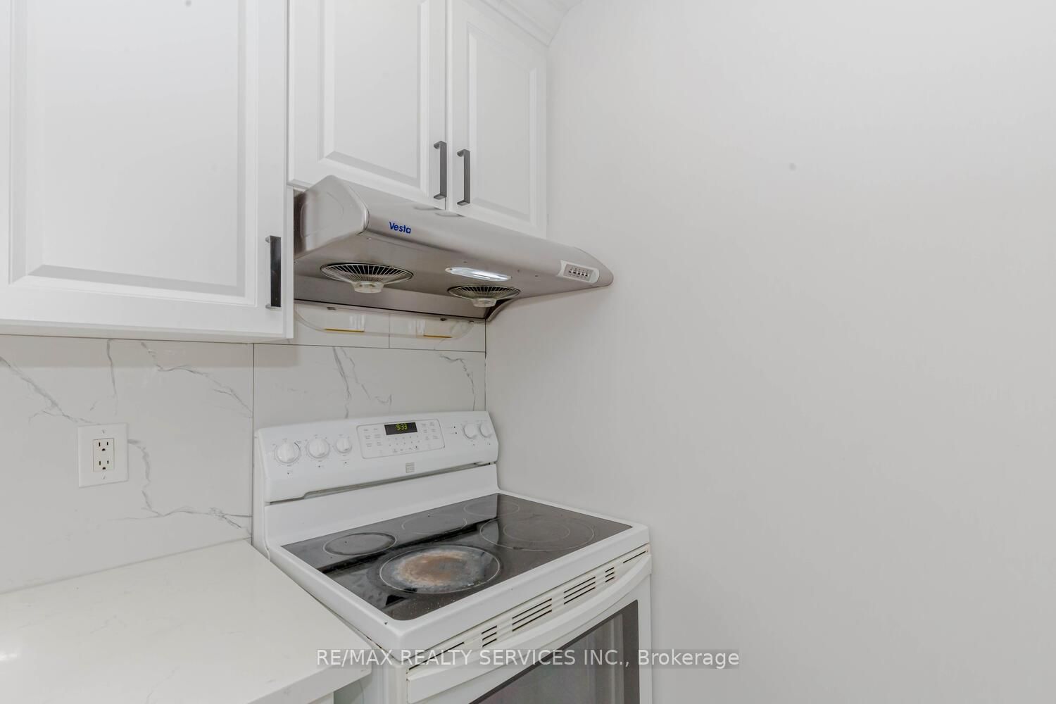 Detached House for sale at 13 Greenbush Court, Brampton, Ontario, L6S 2K2 - Northgate - MLS: W12985234