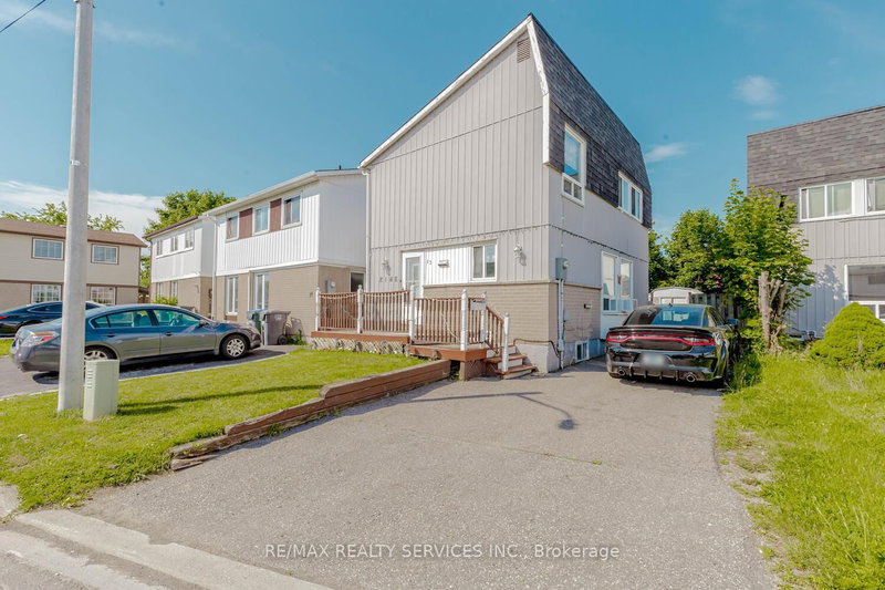 13 Greenbush Crt, Brampton, L6S 2K2 | Image 2