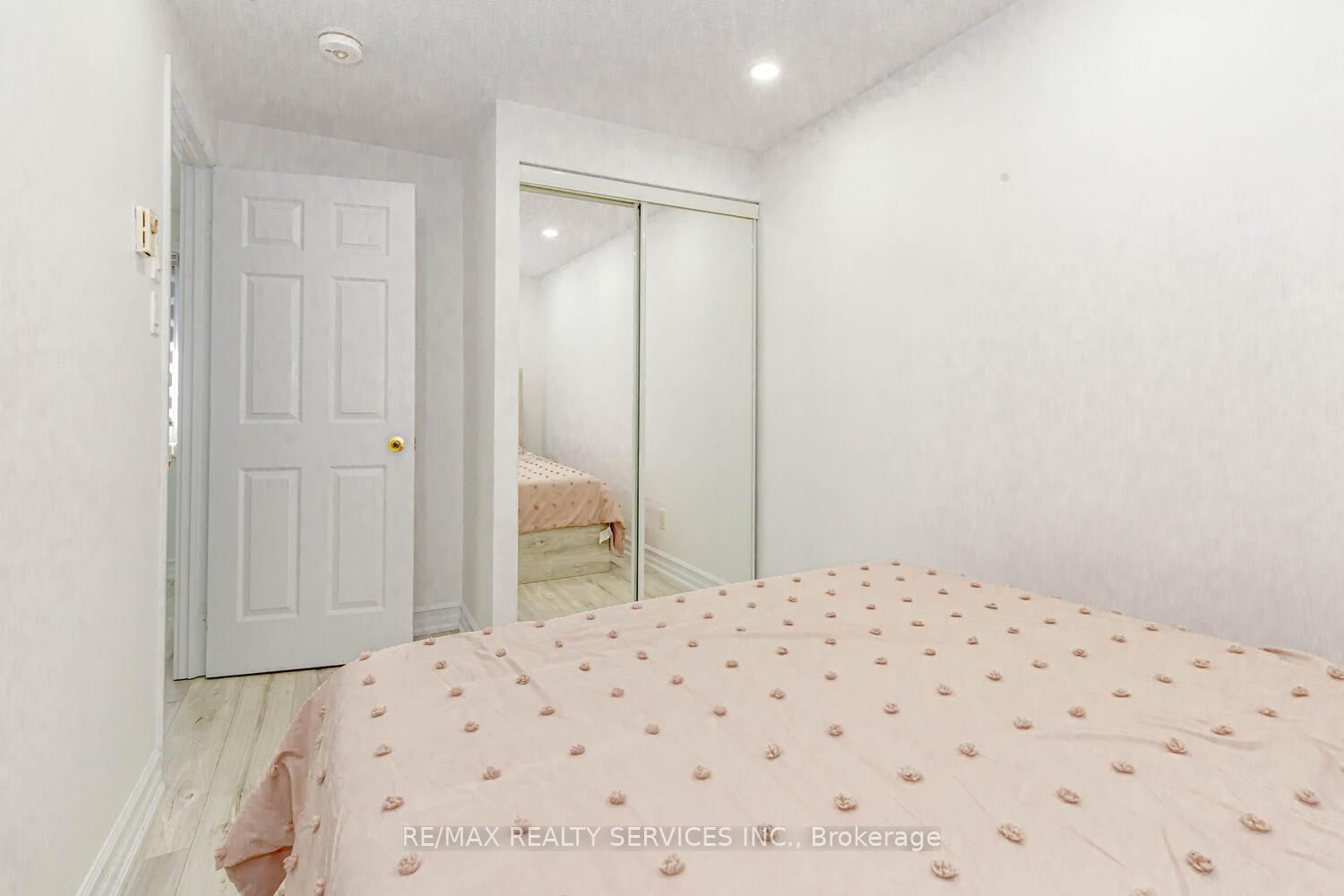 Detached House for sale at 13 Greenbush Court, Brampton, Ontario, L6S 2K2 - Northgate - MLS: W12985234