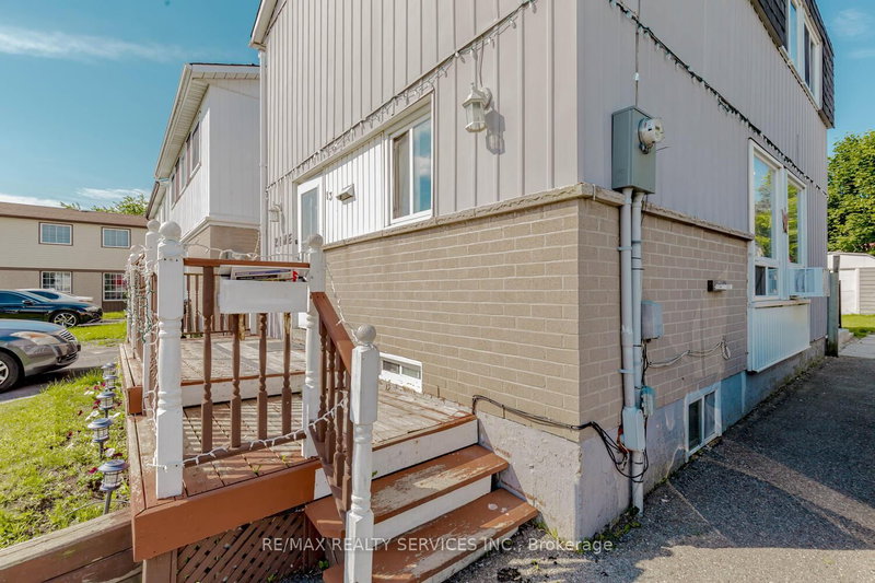 13 Greenbush Crt, Brampton, L6S 2K2 | Image 3