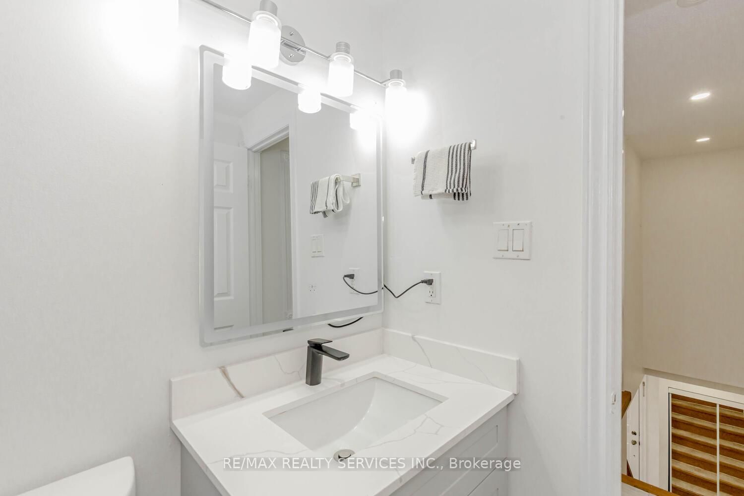 Detached House for sale at 13 Greenbush Court, Brampton, Ontario, L6S 2K2 - Northgate - MLS: W12985234