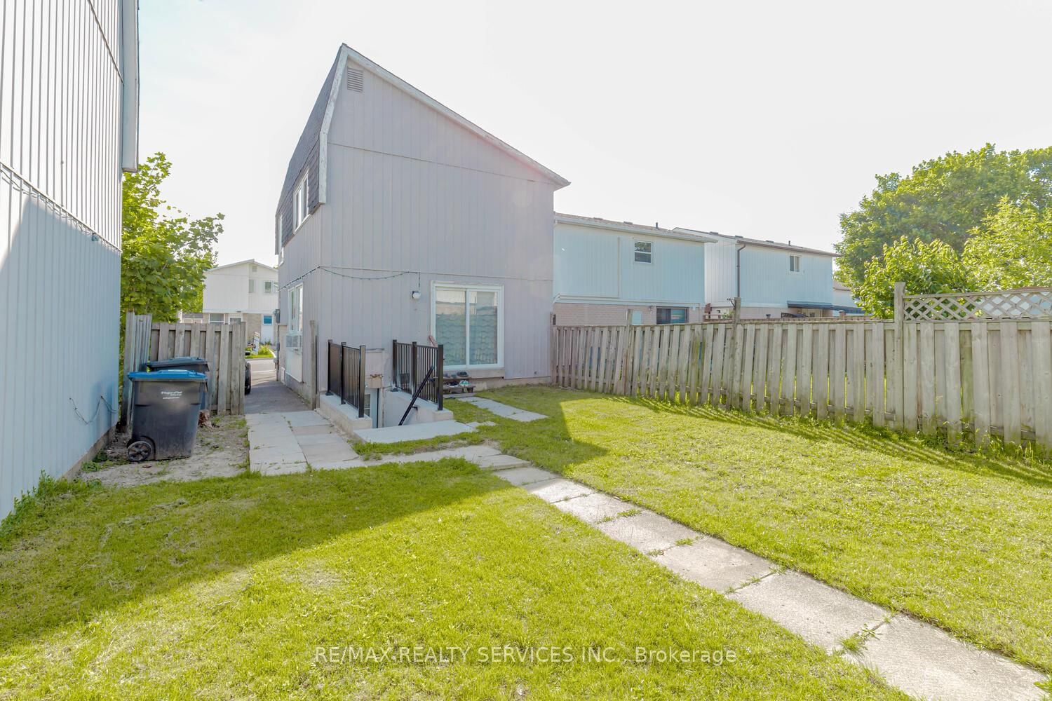 Detached House for sale at 13 Greenbush Court, Brampton, Ontario, L6S 2K2 - Northgate - MLS: W12985234