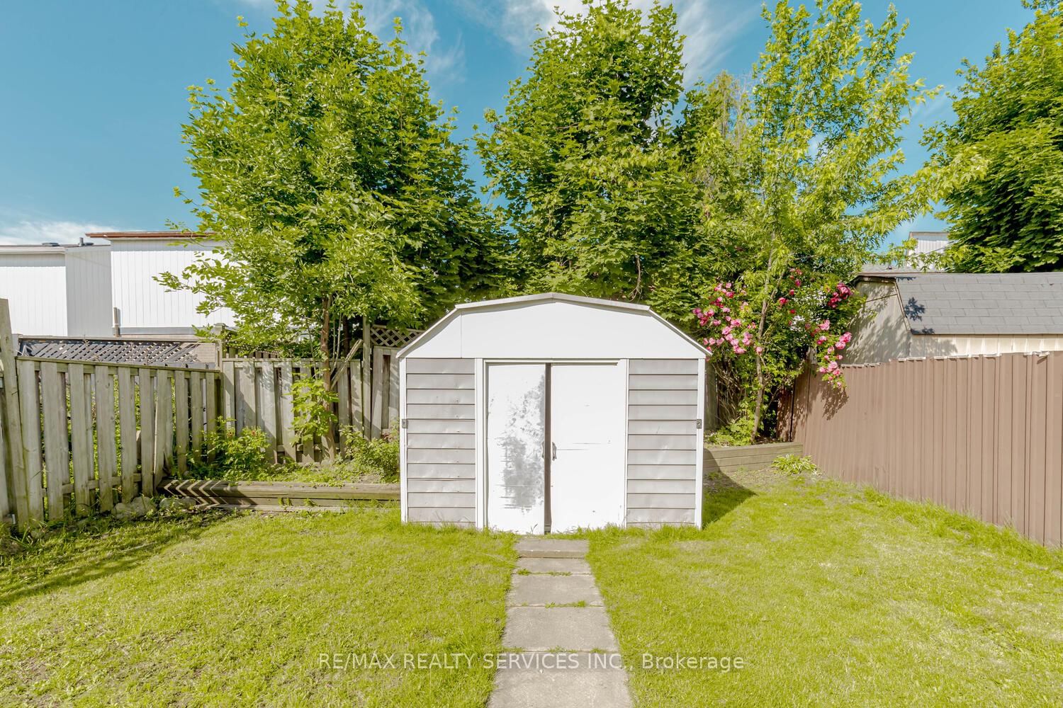 Detached House for sale at 13 Greenbush Court, Brampton, Ontario, L6S 2K2 - Northgate - MLS: W12985234