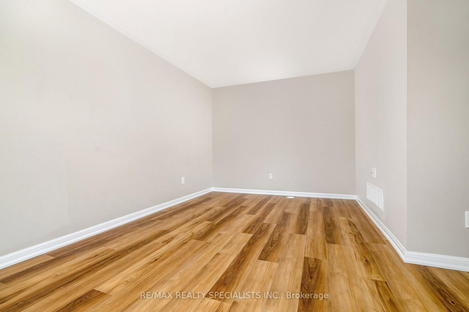 562 Pharo Point - Photo 7
