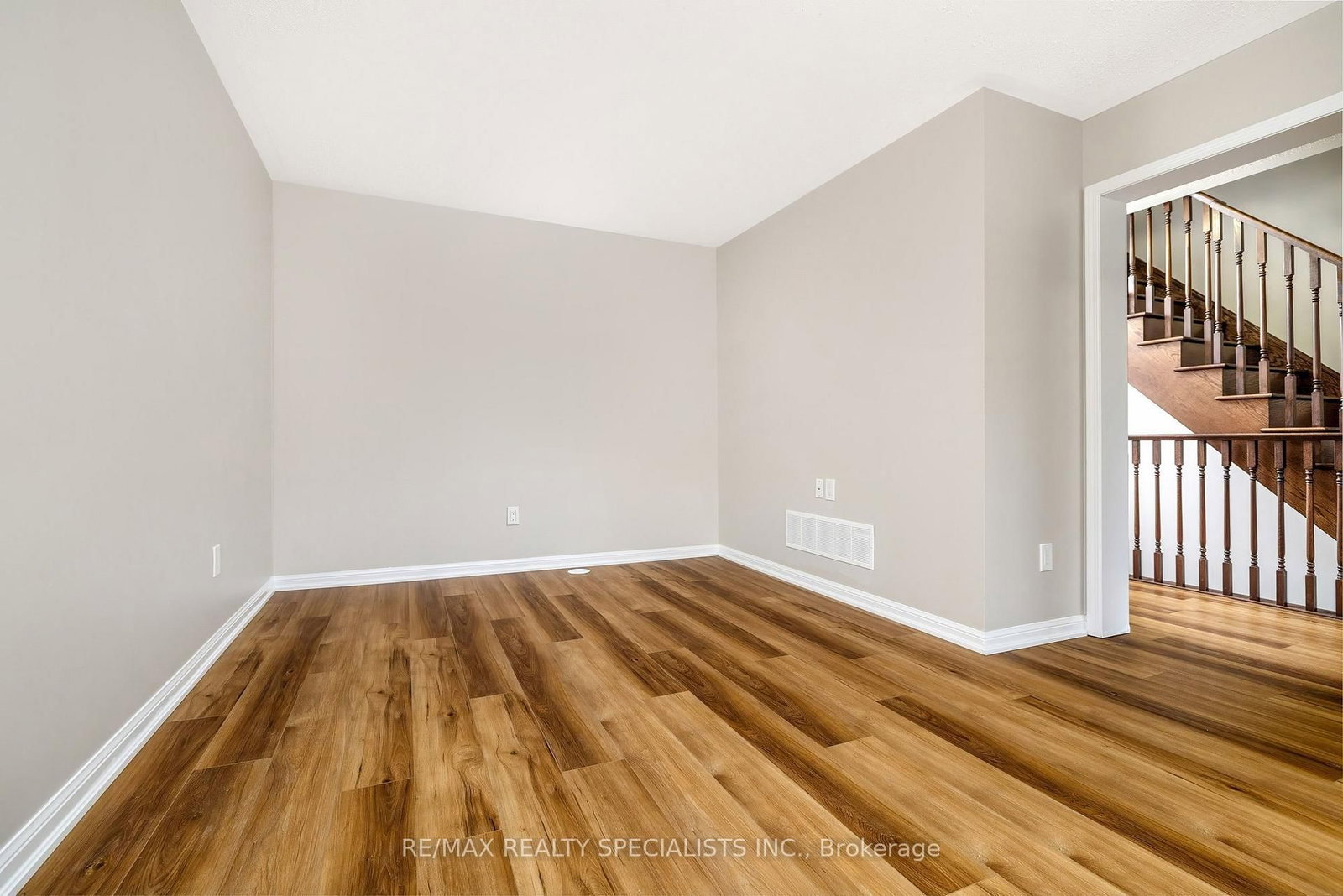 562 Pharo Point - Photo 9