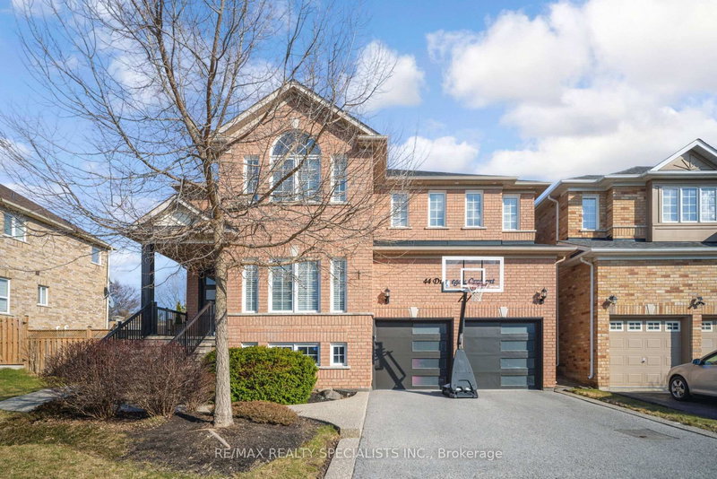 44 Dunvegan Cres, Brampton, L7A 2Y2 | Image 2
