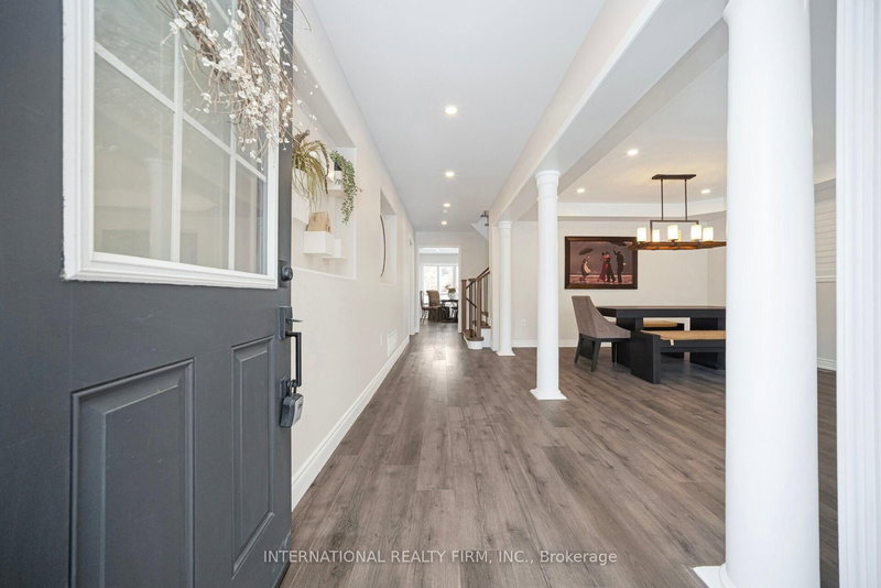 563 Hood Terr, Milton, L9T 0H2 | Image 2