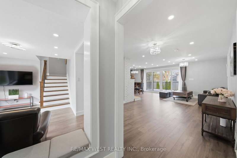 104 Great Oak Dr, Toronto, M9A 1N5 | Image 3