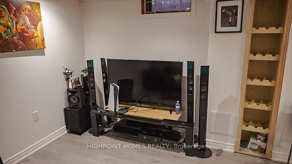 Detached House for sale at 14 Large Court, Brampton, Ontario, L6S 5V2 - Westgate - MLS: W12985642