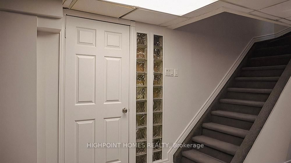 Detached House for sale at 14 Large Court, Brampton, Ontario, L6S 5V2 - Westgate - MLS: W12985642