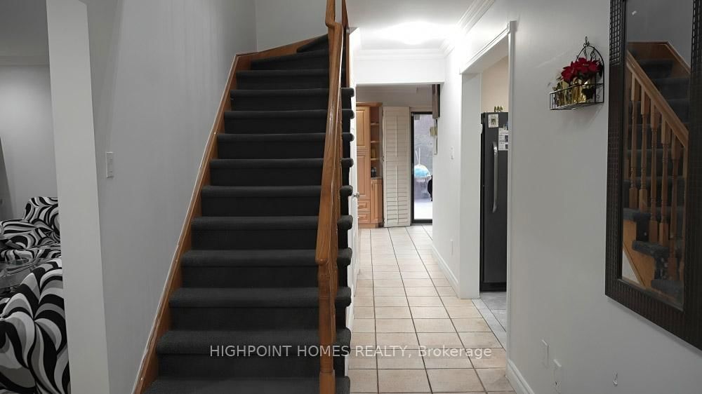 Detached House for sale at 14 Large Court, Brampton, Ontario, L6S 5V2 - Westgate - MLS: W12985642