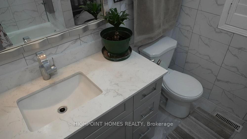 Detached House for sale at 14 Large Court, Brampton, Ontario, L6S 5V2 - Westgate - MLS: W12985642