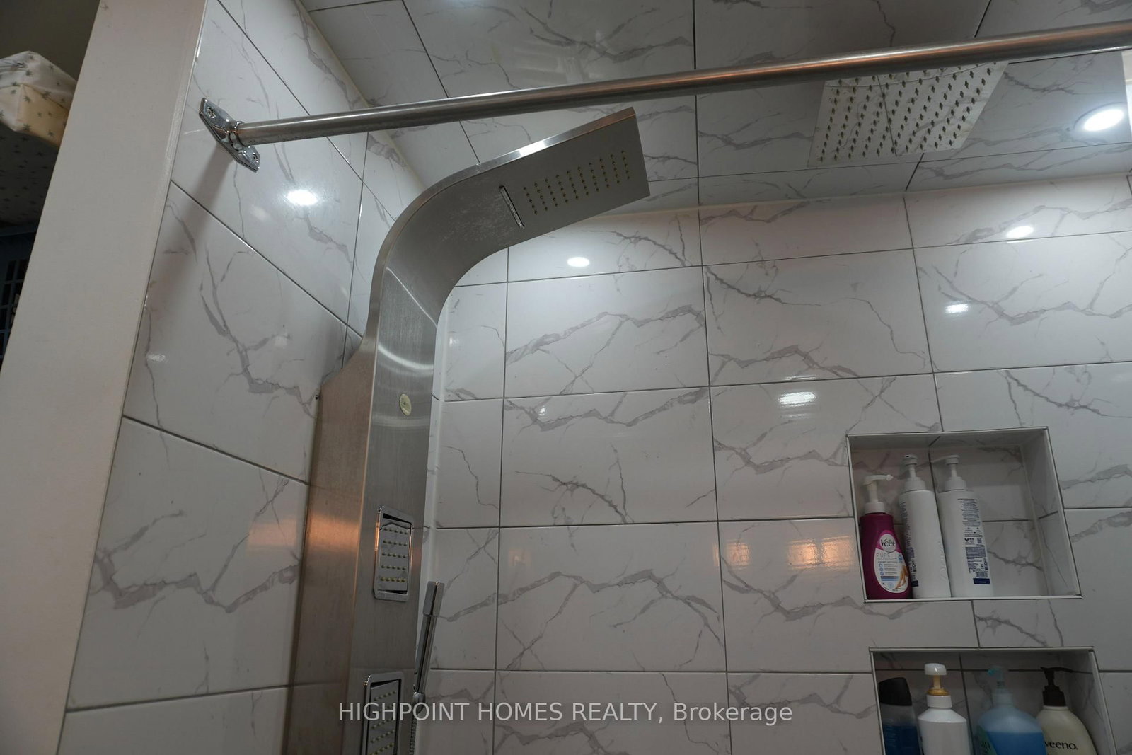 Detached House for sale at 14 Large Court, Brampton, Ontario, L6S 5V2 - Westgate - MLS: W12985642