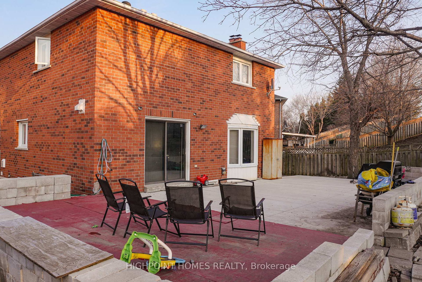 Detached House for sale at 14 Large Court, Brampton, Ontario, L6S 5V2 - Westgate - MLS: W12985642