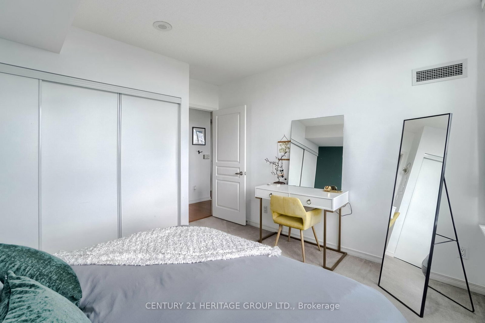 15 Legion Road, Unit 1503 - Photo 11