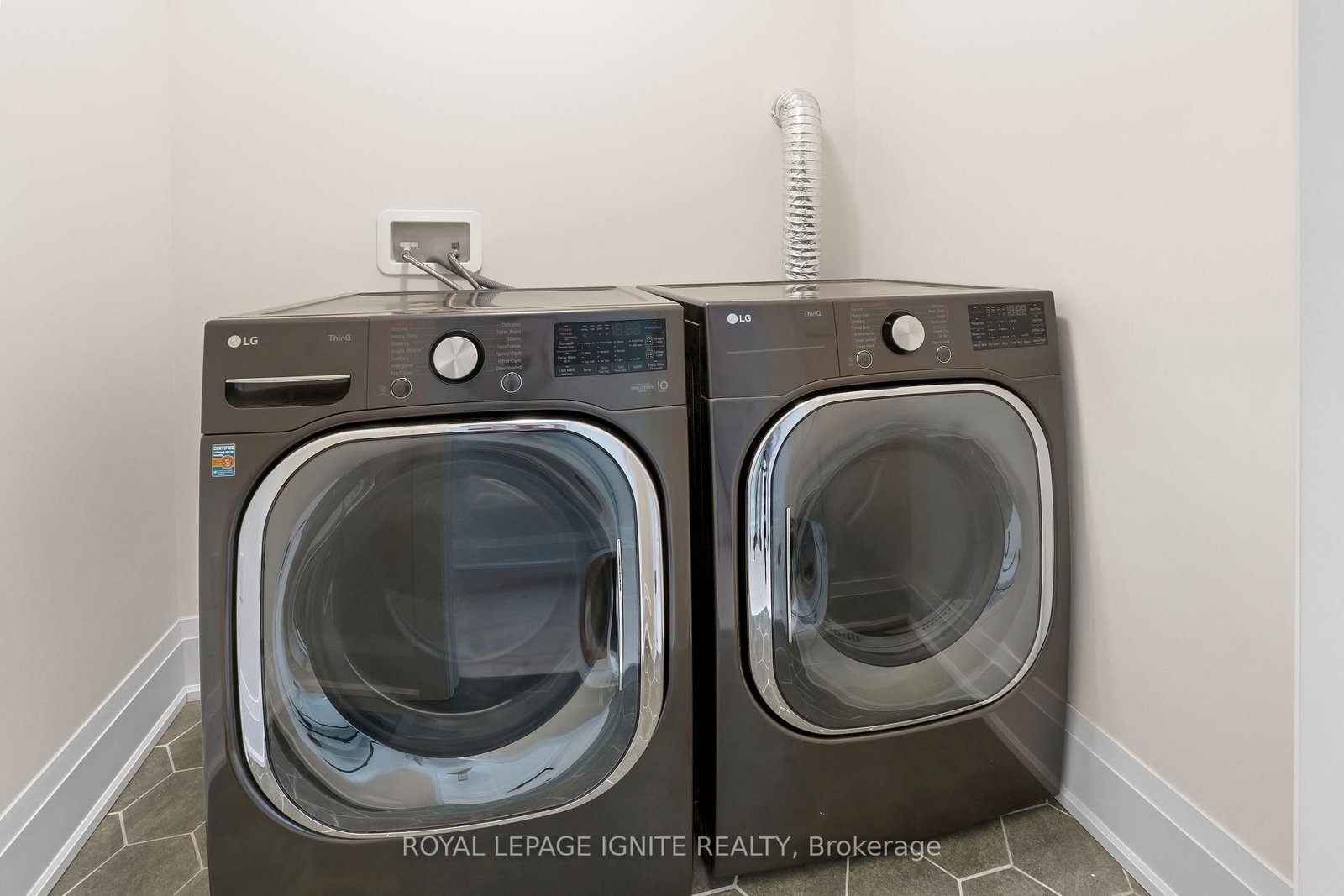 11 Jenwood Crescent - Photo 40