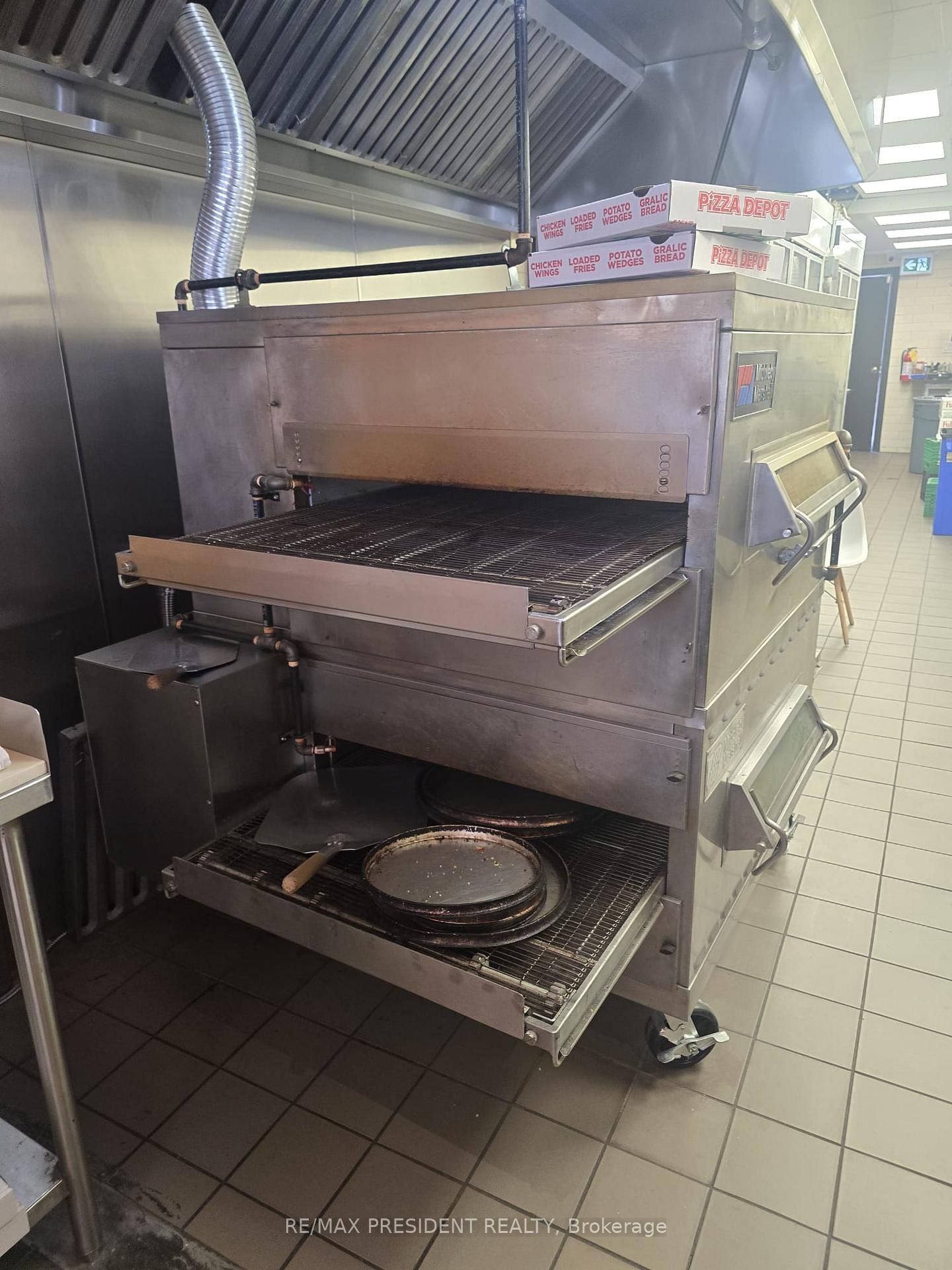 4986 Dundas Street W - Photo 2