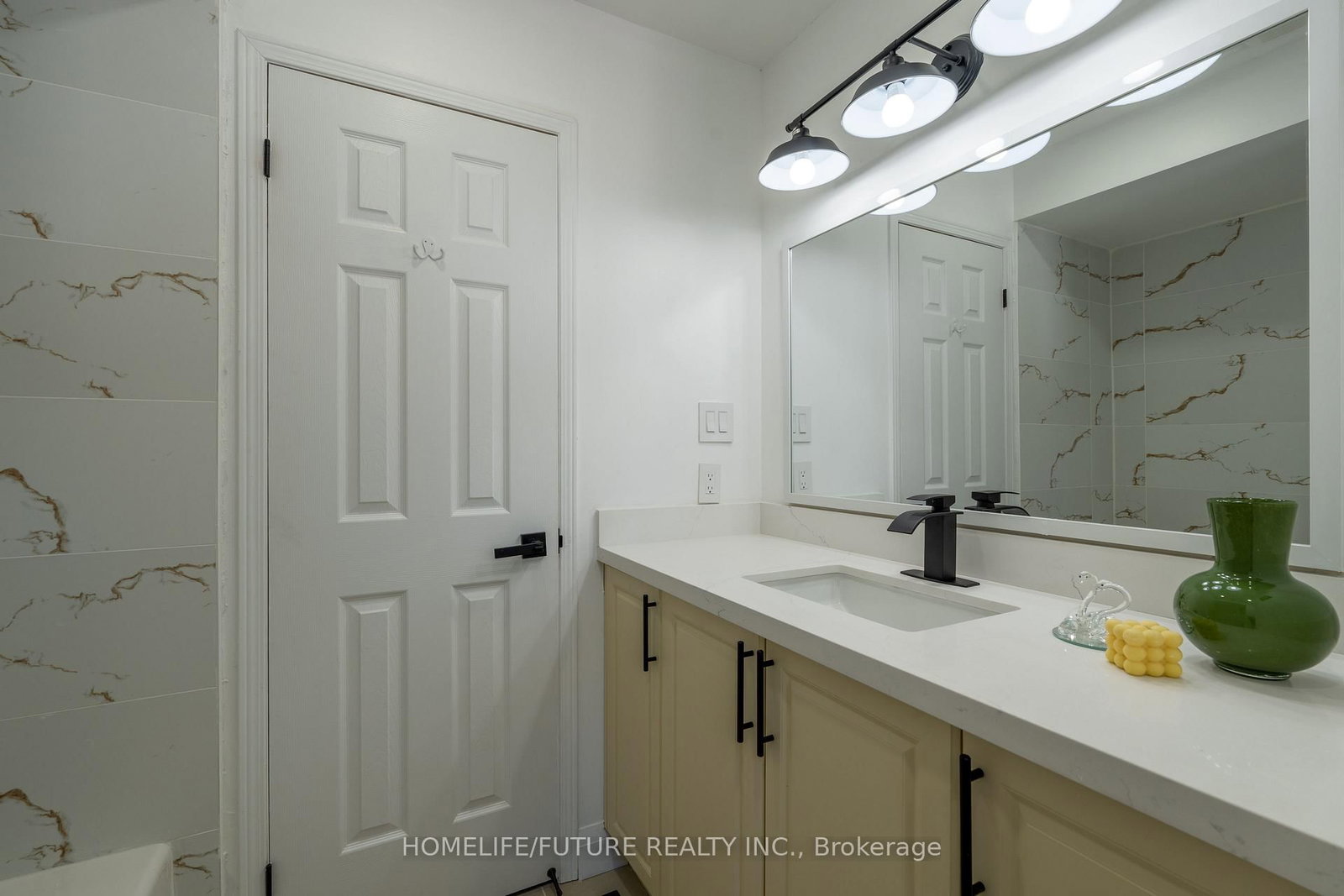 Townhouse for sale at 136 Manley Lane, Milton, Ontario, L9T 5N9 - Dempsey - MLS: W12985836