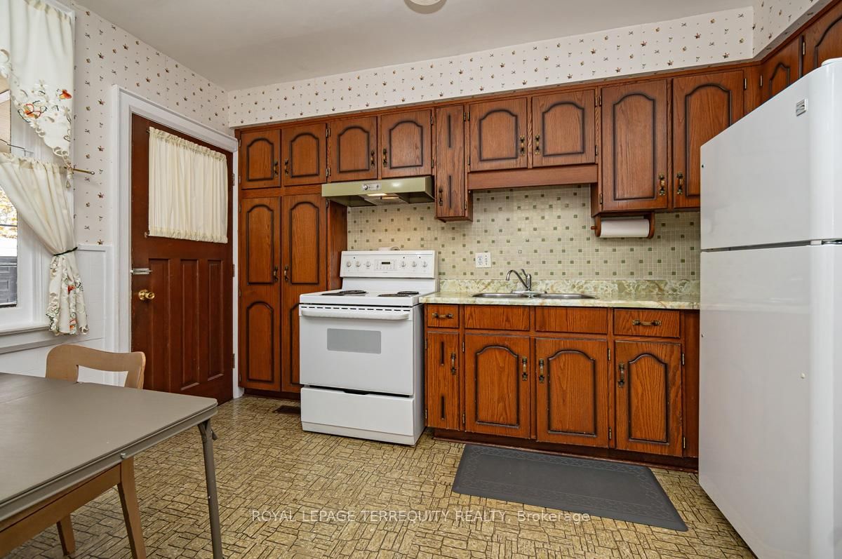 Detached House for sale at 59 Ostend Avenue, Toronto, Ontario, M6S 1L5 - High Park-Swansea - MLS: W12985876