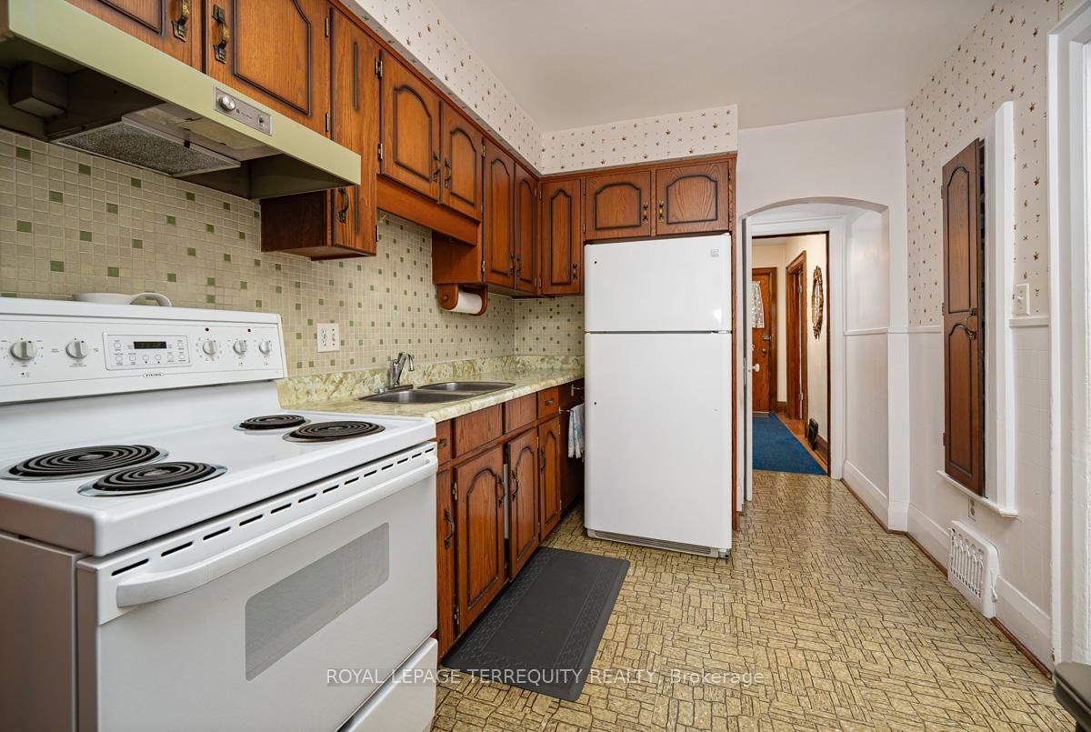 Detached House for sale at 59 Ostend Avenue, Toronto, Ontario, M6S 1L5 - High Park-Swansea - MLS: W12985876