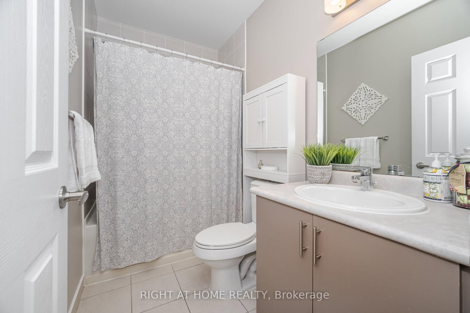 Condo for sale at 101-716 Main St E, Milton, Ontario, L9T 3P6 - Timberlea - MLS: W12985982