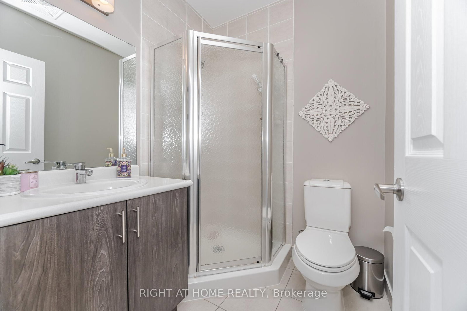 Condo for sale at 101-716 Main St E, Milton, Ontario, L9T 3P6 - Timberlea - MLS: W12985982