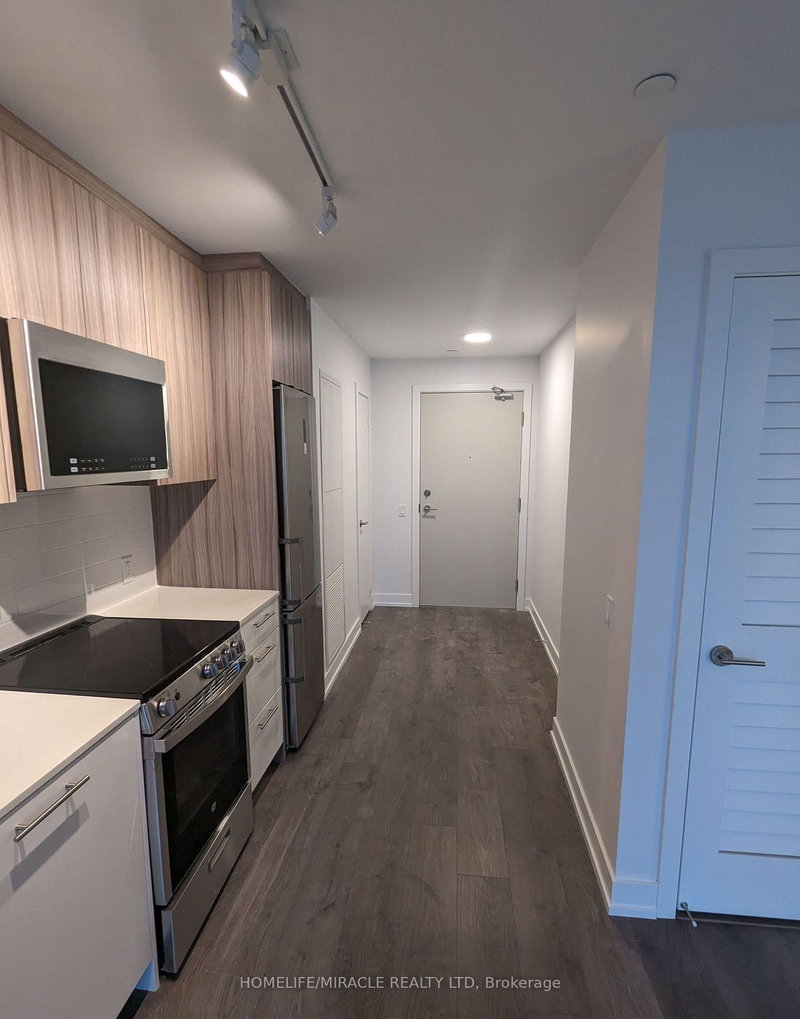 212 - 215 veterans Dr, Brampton, L7A 5L7 | Image 3