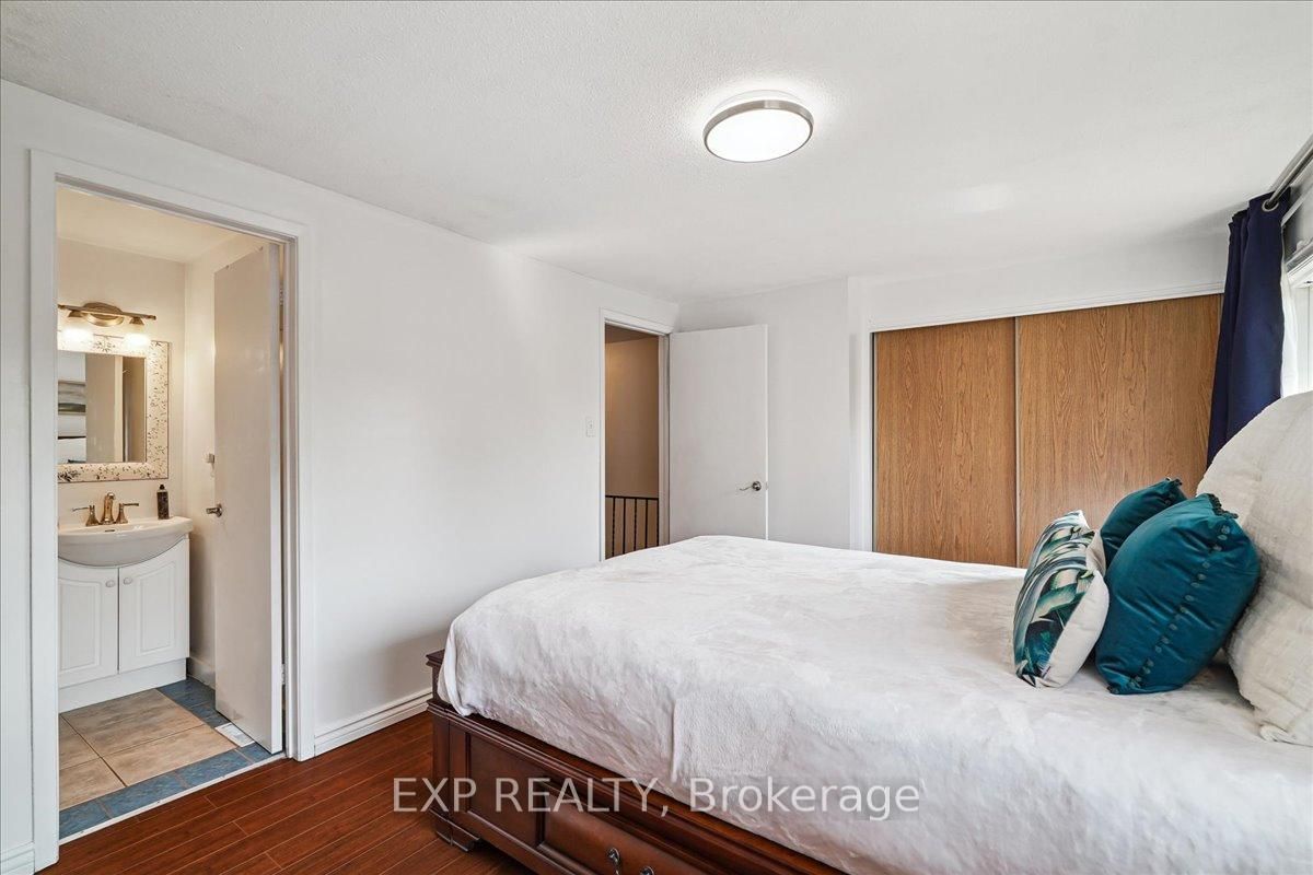 Townhouse for sale at 65 Greenwich Circle, Brampton, Ontario, L6S 2E8 - Northgate - MLS: W12986022