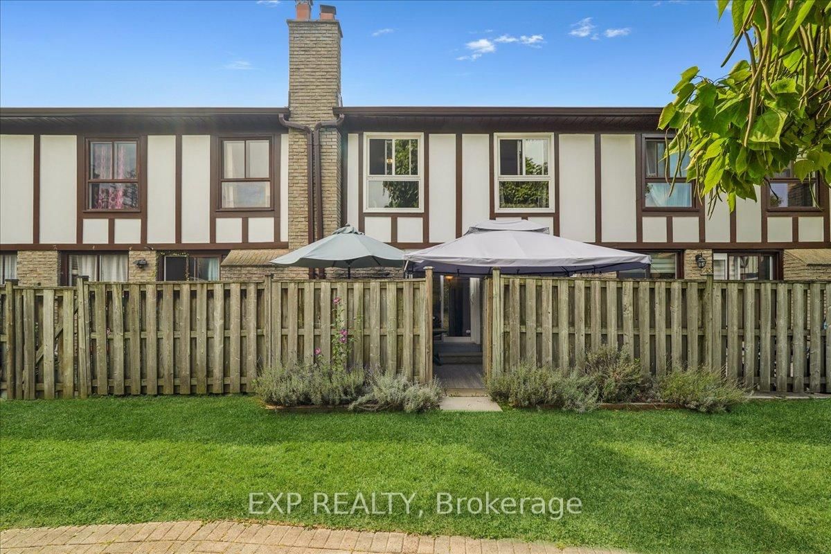 Townhouse for sale at 65 Greenwich Circle, Brampton, Ontario, L6S 2E8 - Northgate - MLS: W12986022