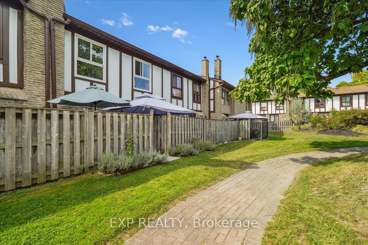 Townhouse for sale at 65 Greenwich Circle, Brampton, Ontario, L6S 2E8 - Northgate - MLS: W12986022