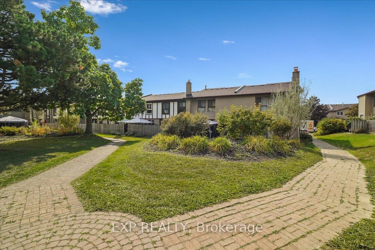 Townhouse for sale at 65 Greenwich Circle, Brampton, Ontario, L6S 2E8 - Northgate - MLS: W12986022