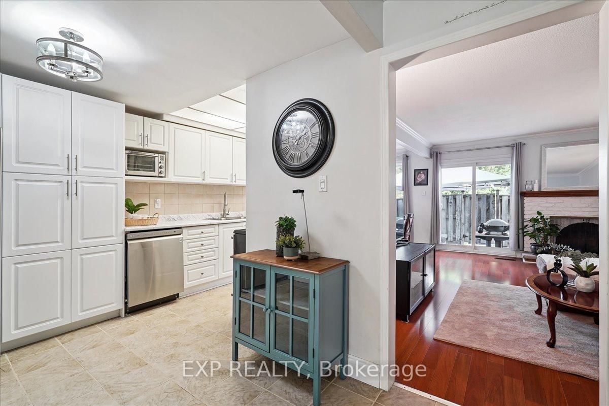 Townhouse for sale at 65 Greenwich Circle, Brampton, Ontario, L6S 2E8 - Northgate - MLS: W12986022