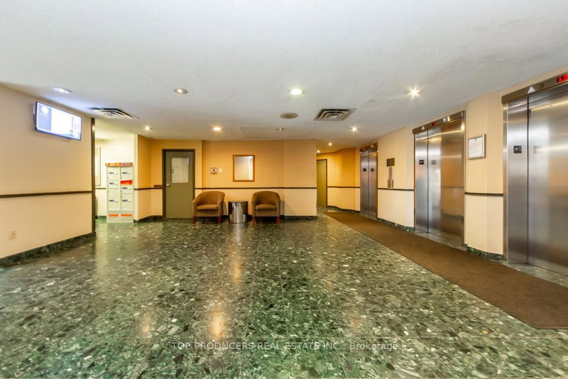 2706 - 4205 Shipp Dr, Mississauga, L4Z 2Y9 | Image 3