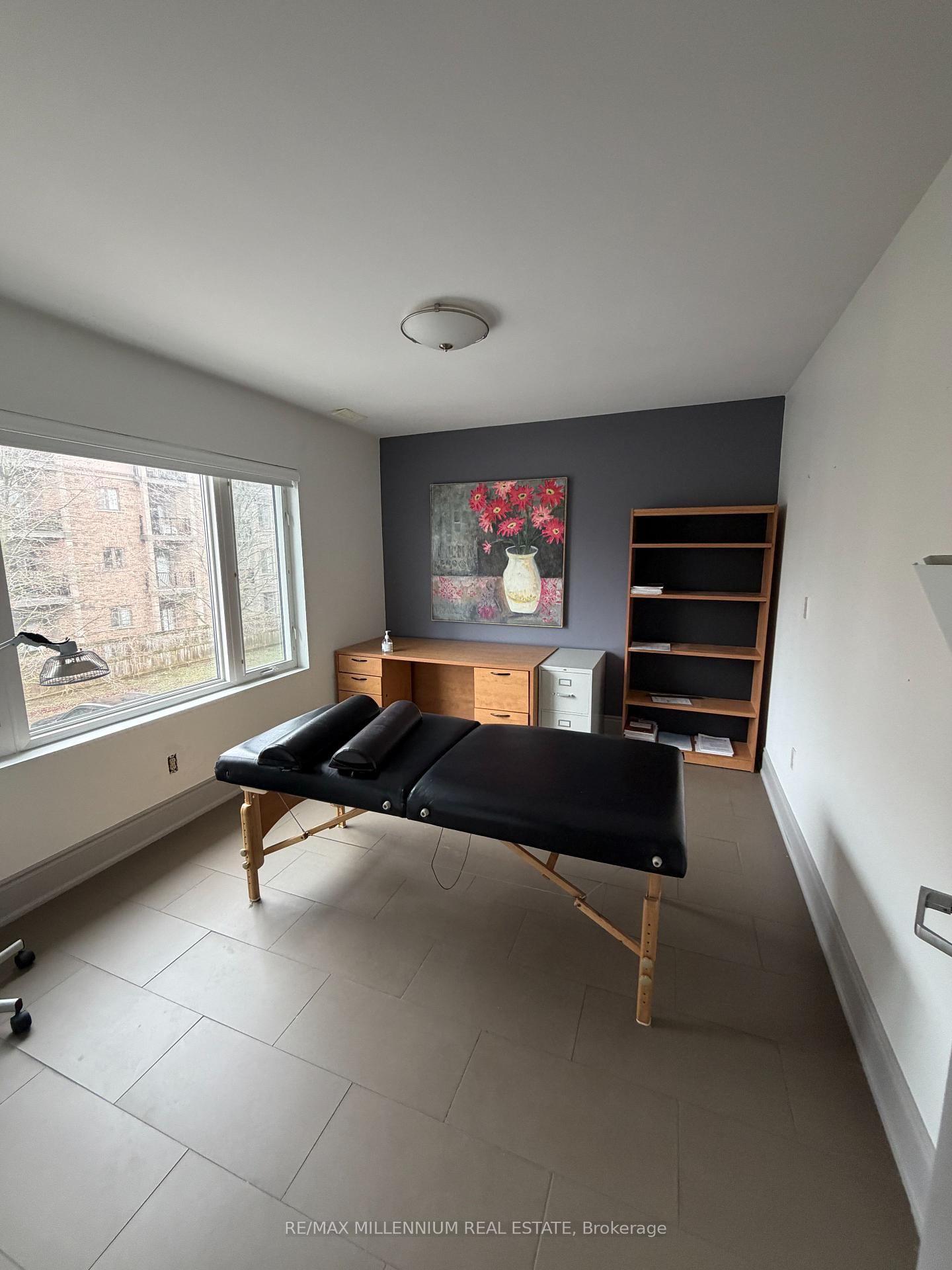 418 Plains Road E - Photo 2