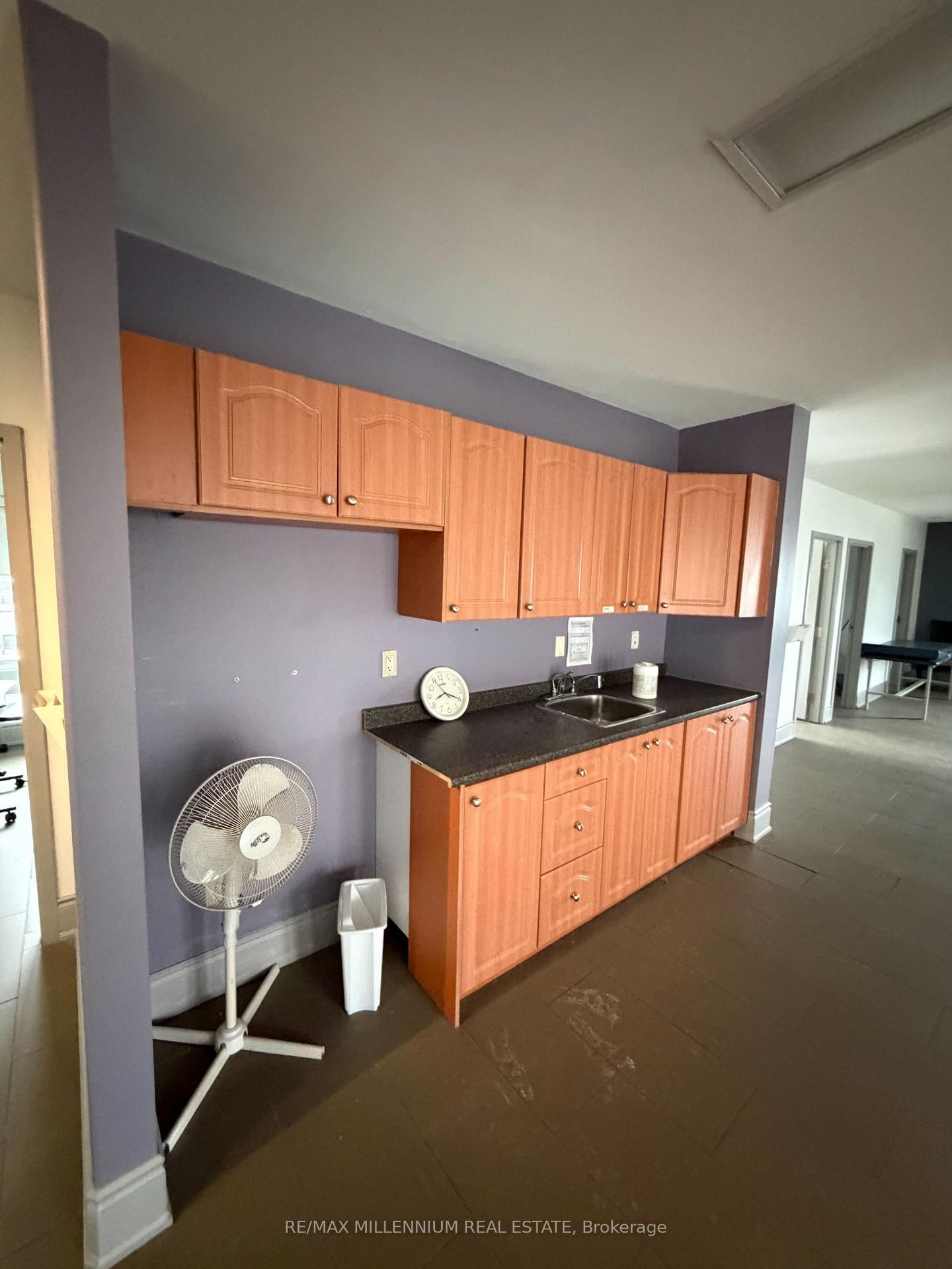 418 Plains Road E - Photo 6