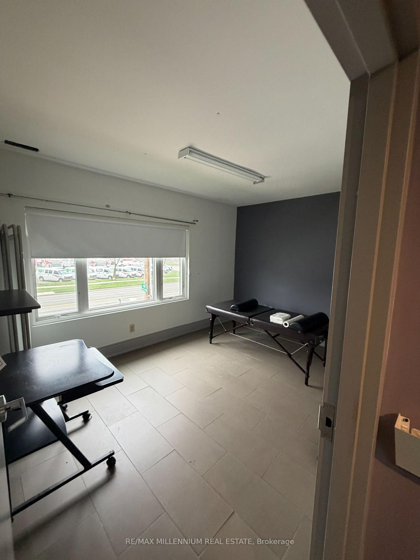 418 Plains Road E - Photo 9