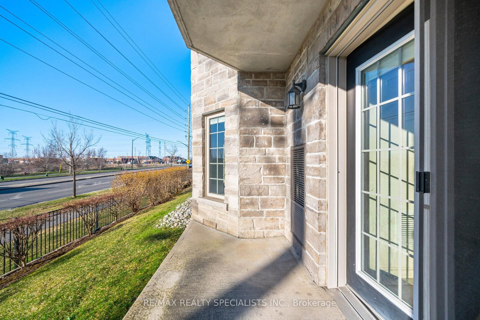 Condo for sale at 107-1460 Main Street, Milton, Ontario, L9T 8W5 - Dempsey - MLS: W12986126